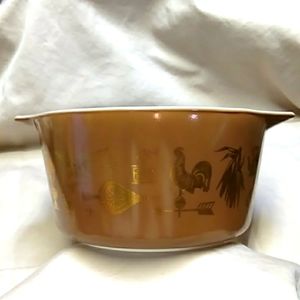 Pyrex vintage Early Americana bowl.